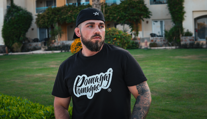 Koszulka CZARNA - Pomagaj Pomagać (przetarcia) 2k21